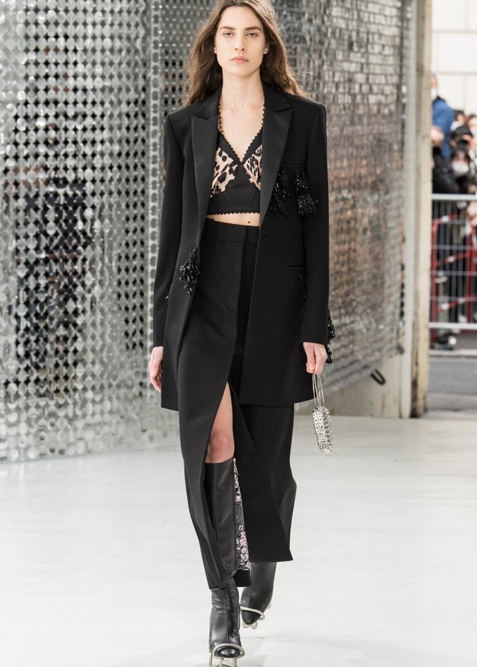 عرض ازياء Paco Rabanne من أسبوع الموضة في باريس لربيع وصيف 2021