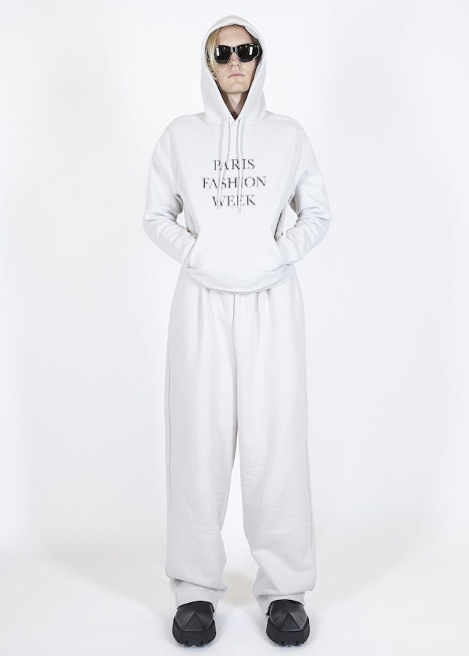 عرض ازياء بالنسياغا Balenciaga لربيع وصيف 2021 في اسبوع باريس