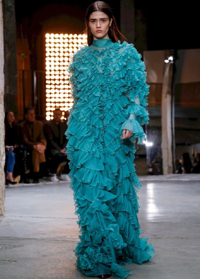 عرض ازياء جيامباتيستا فالي لموسم خريف وشتاء 2018