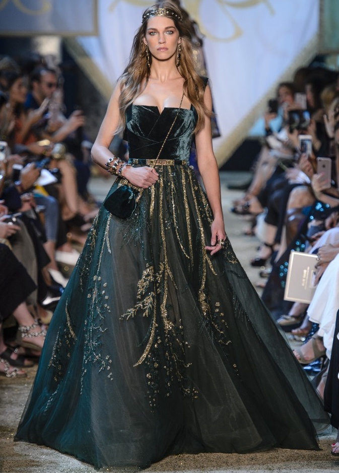 مجموعة ايلي صعب الملكية ضمن أسبوع الموضة في باريس 