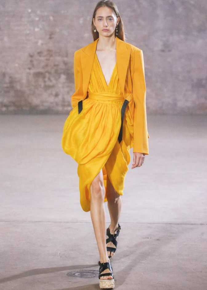 عرض ازياء التوزارا ALTUZARRA لربيع وصيف 2021 من أسبوع الموضة في باريس