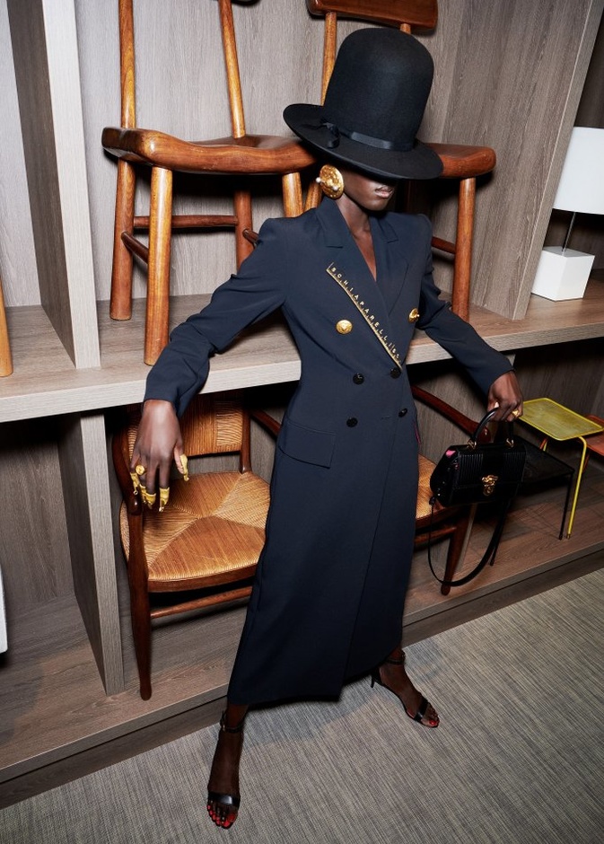 عرض ازياء مجموعة Schiapparelli لربيع وصيف 2021 من أسبوع الموضة في باريس