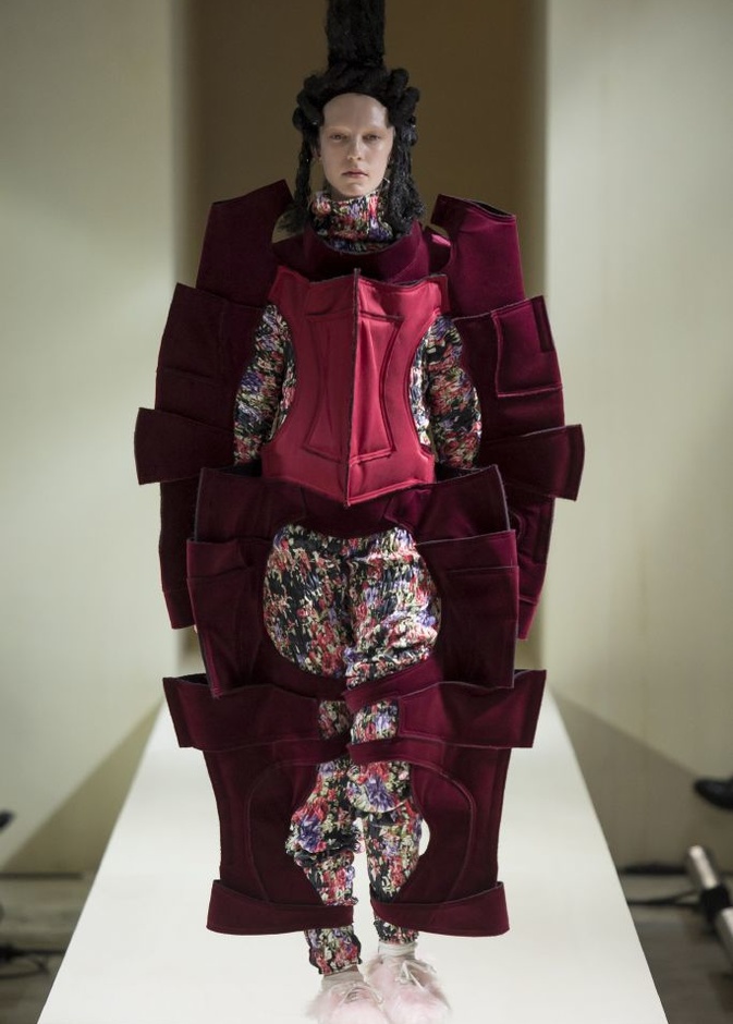 مجموعة "كوم دي غارسون" لخريف وشتاء 2016-2017