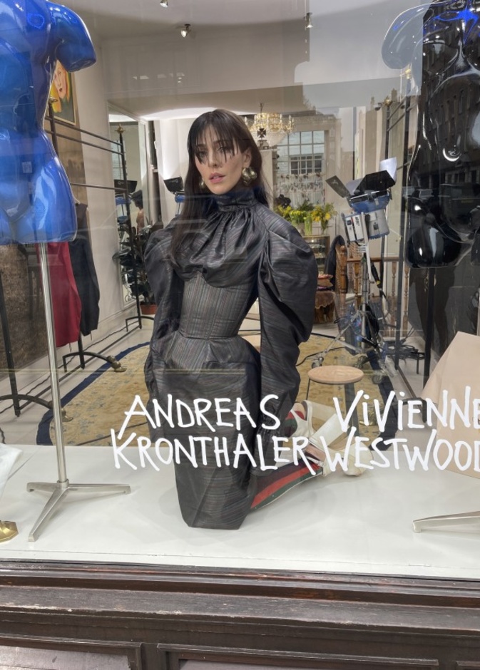 عرض ازياء مجموعة Vivienne Westwood لخريف وشتاء 2021-2022