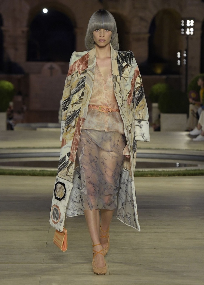 مجموعة فندي كوتور 2020 تحتفي  بالعراقة الإيطالية