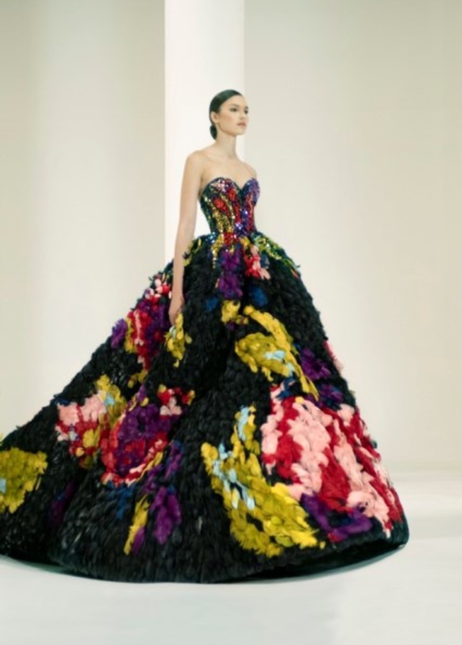 مجموعة إيلي صعب للأزياء الراقية لخريف وشتاء 2021-2022