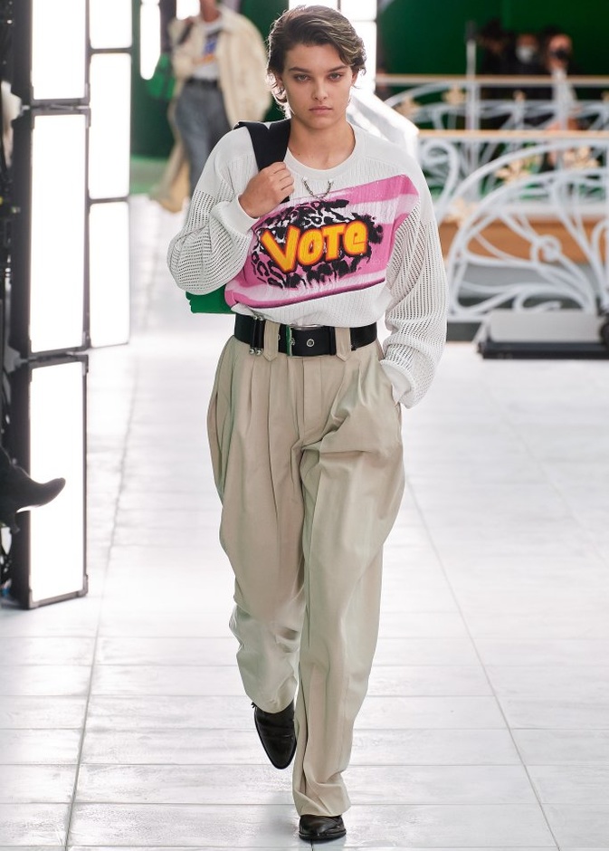 عرض ازياء Louis Vuitton من أسبوع الموضة في باريس لربيع وصيف 2021