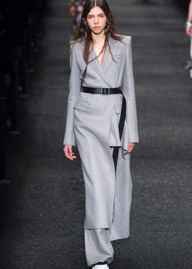 مجموعة الكسندر ماكوين للألبسة الجاهزة لخريف و شتاء 2017