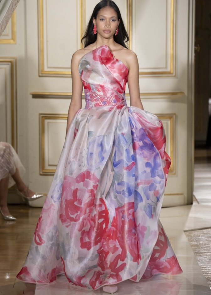 عرض ازياء مجموعة GIORGIO ARMANI PRIVE للهوت كوتور لخريف 2021 في باريس