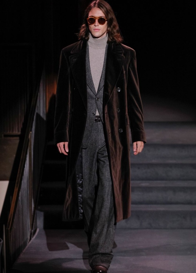 توم فورد يتخطى التقاليد ويطرح ازياء شتاء 2016