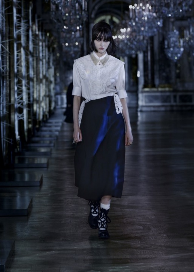 مجموعة ديور Dior لخريف وشتاء 2021-2022 تنقلنا إلى عالم القصص الخيالية بتصاميم أنثوية ساحرة