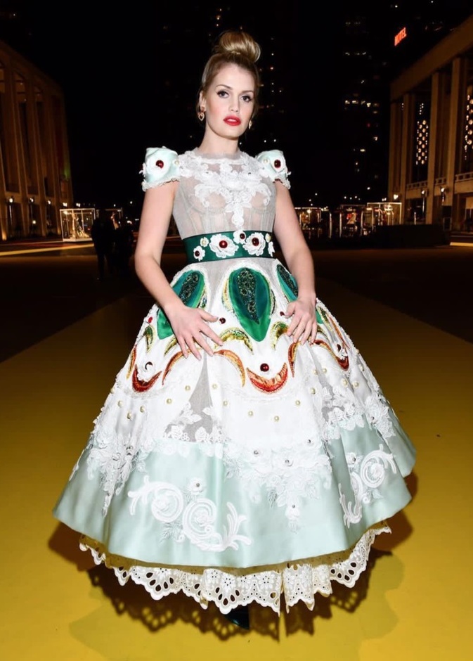 فساتين سهرة  مبتكرة في عرض دولتشي آند غابانا التامودا في نيويورك