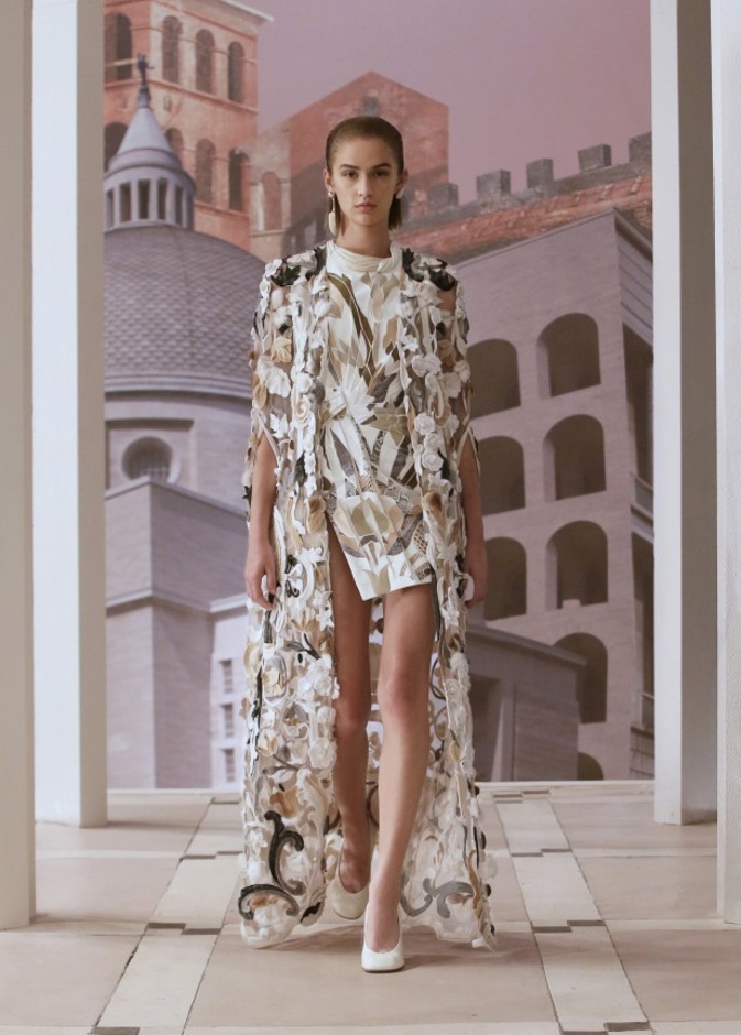 عرض أزياء دار Fendi للأزياء الراقية لخريف وشتاء 2021-2022