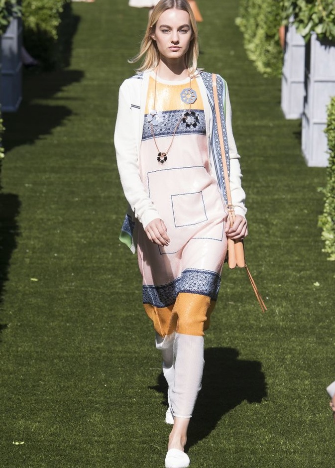 مجموعة دار "توري بورتش" لموسم ربيع وصيف 2018