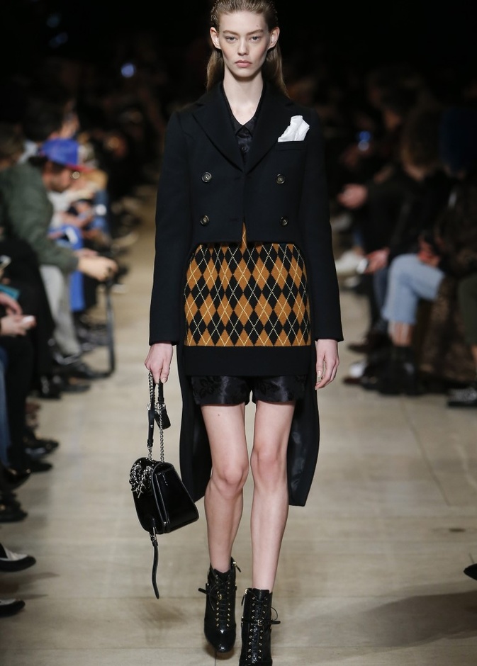 مجموعة ميو ميو لخريف وشتاء 2016-2017