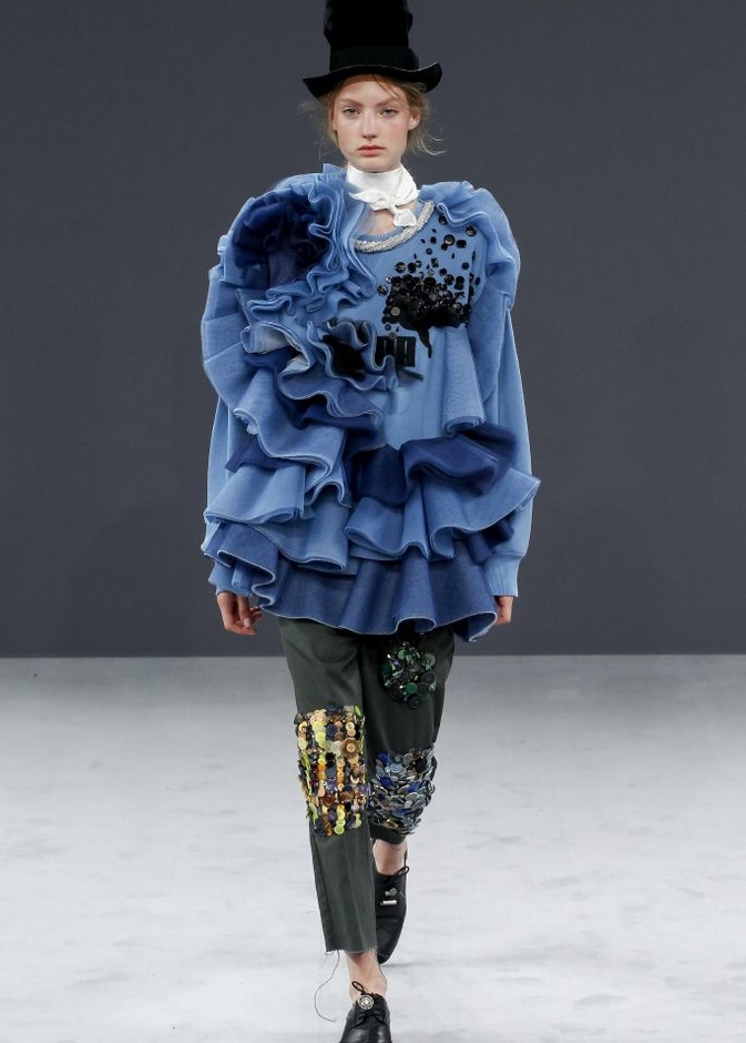 مجموعة Viktor & Rolf للأزياء الراقية لخريف ٢٠١٦