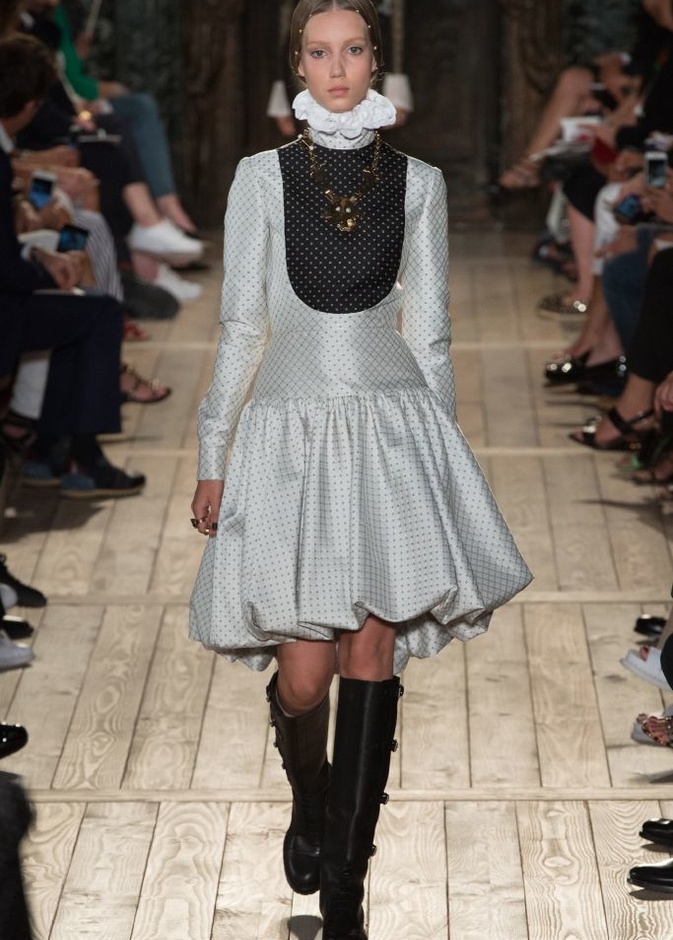 مجموعة Valentino للهوت كوتور لخريف شتاء 2016-2017