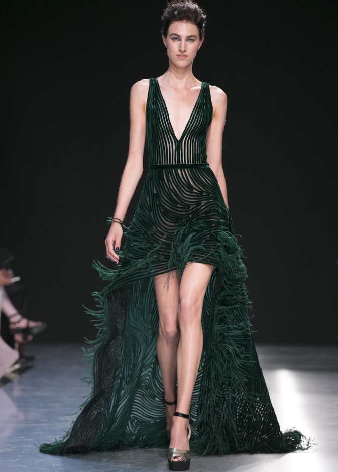 أزياء جورج شقرا لشتاء 2018 يسيطر عليها الشك والتطريز !