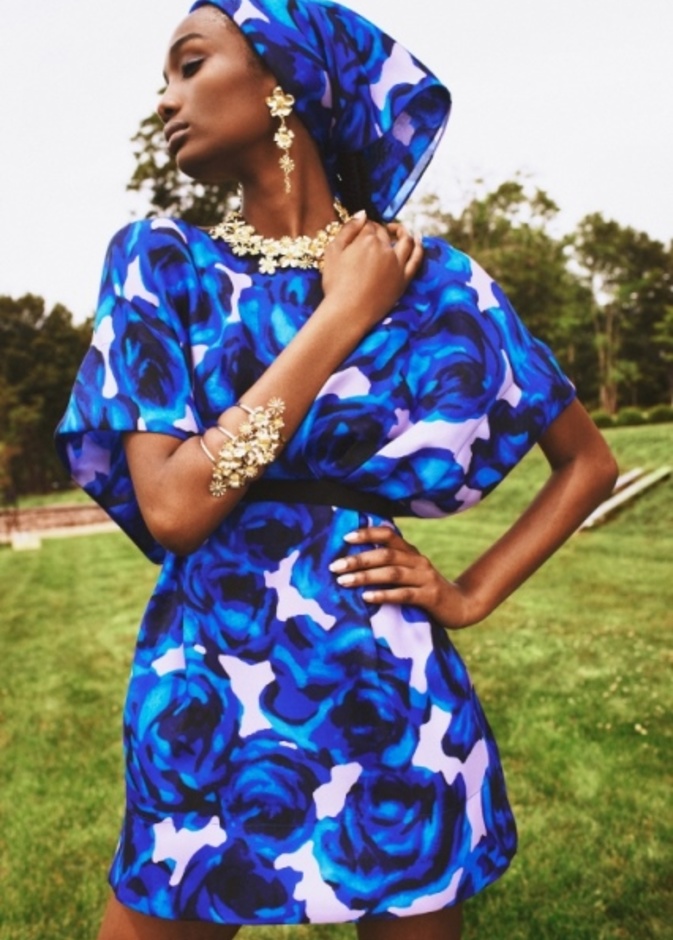 مجموعة ازياء كارولينا هيريرا ريزورت 2022 تحتفل بالحياة وبعيد الدار الأربعين 