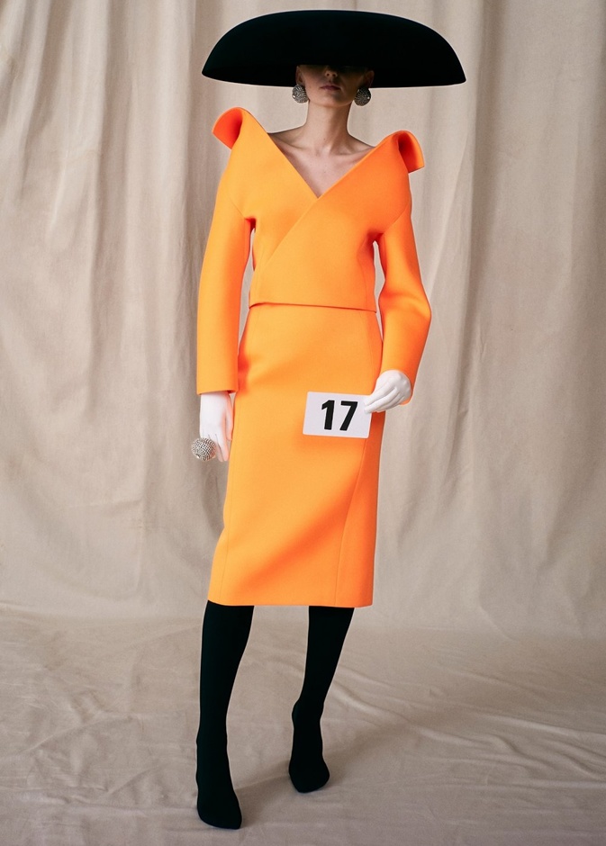 مجموعة هوت كوتور بالنسياغا balenciaga في باريس لخريف وشتاء 2021-2022