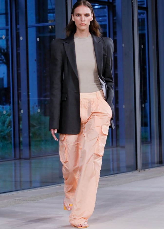 عرض أزياء تيبي لربيع وصيف 2020