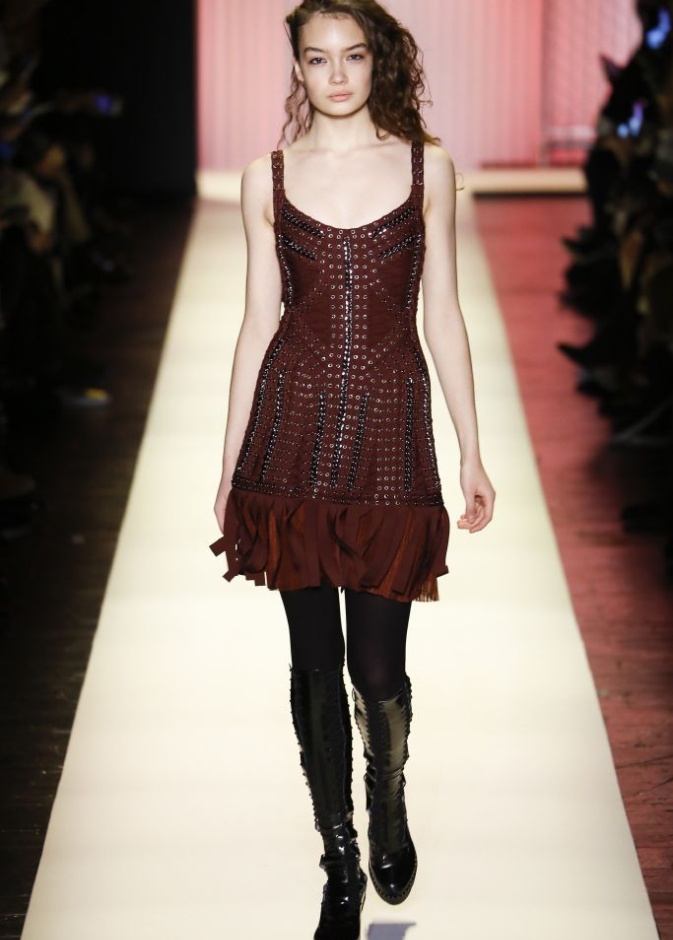 دار Hervé Léger تنتقل الى عالم الـPunk في مجموعة خريف 2016