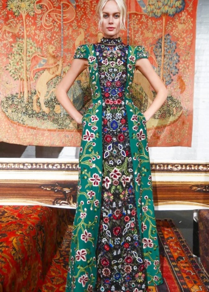 أزياء متعددة الألوان من أليس أند أوليفيا لخريف وشتاء 2017