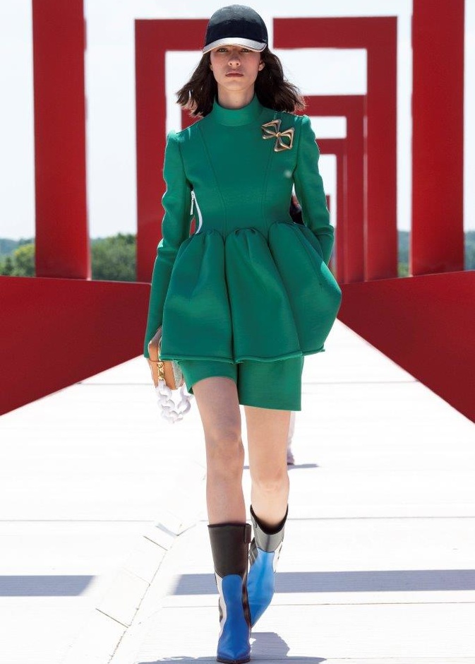 صور عرض أزياء مجموعة لويس فيتون Louis Vuitton كروزر 2022