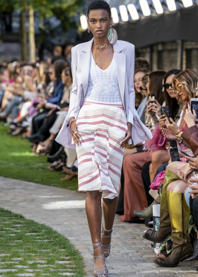 اسبوع الموضة في لندن 2019 عرض أزياء رولان موريه ربيع وصيف 2020