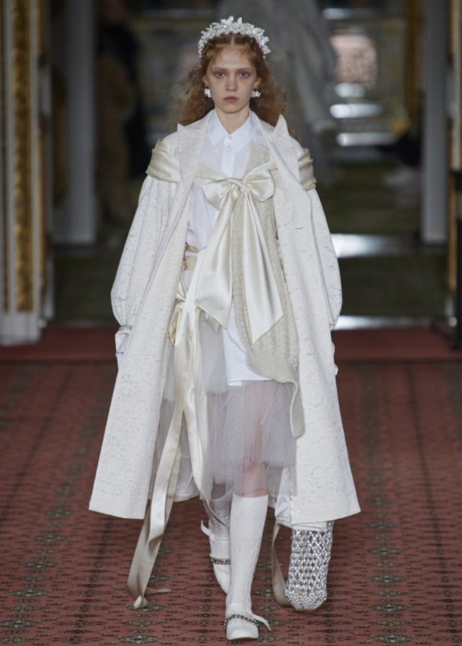 مجموعة الالبسة الفاخرة من SIMONE ROCHA لخريف وشتاء 2020-2021