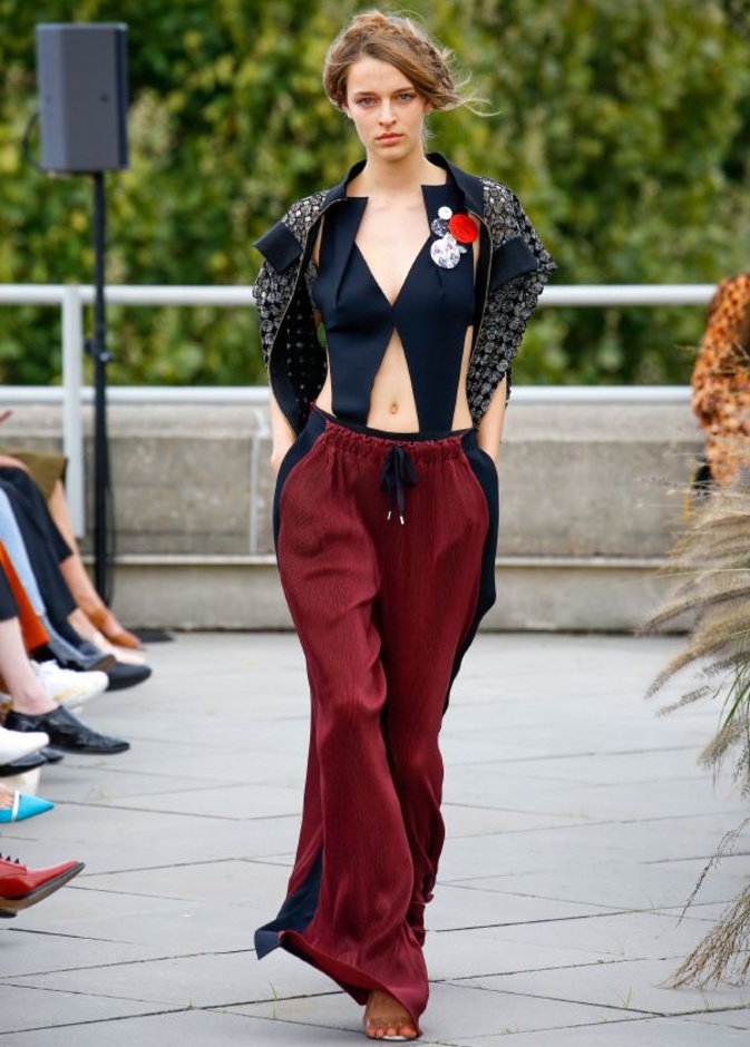 عرض أزياء Roland Mouret لربيع وصيف ٢٠١٩ !