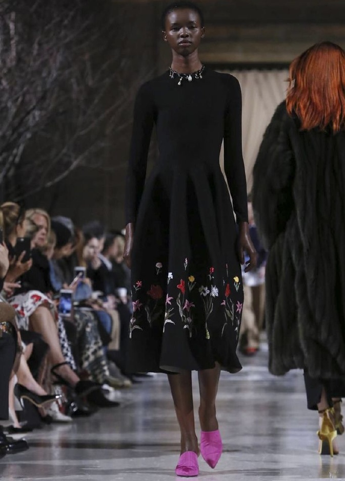 عرض أزياء اوسكار دي لارانتا لموسم خريف وشتاء 2018