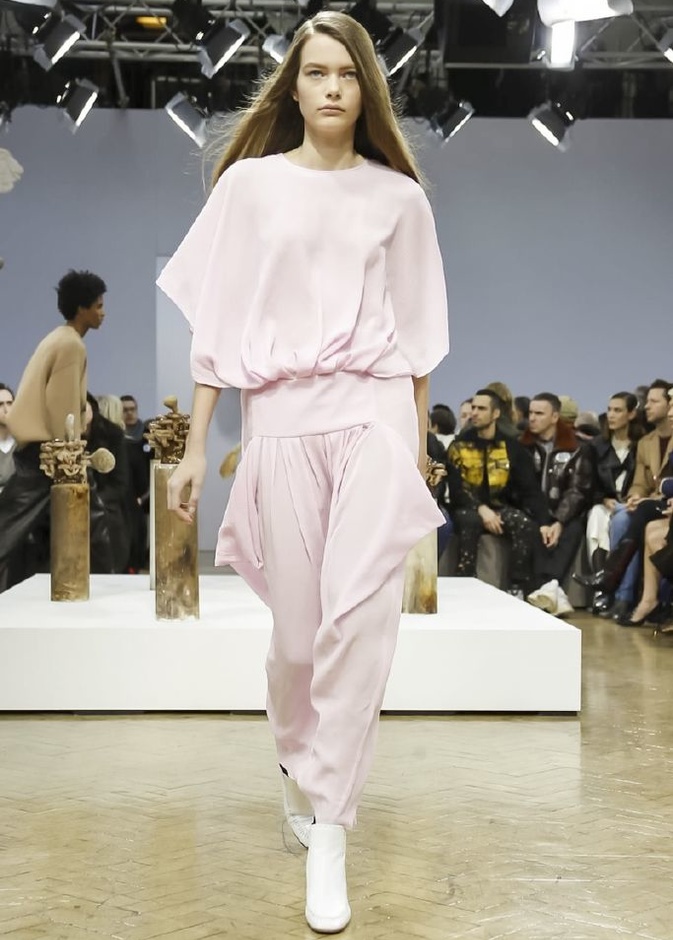 عرض أزياء J.W. ANDERSON لموسم خريف وشتاء2018