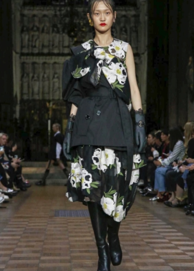 مجموعة Simone Rocha للأزياء الجاهزة لربيع وصيف 2017 !