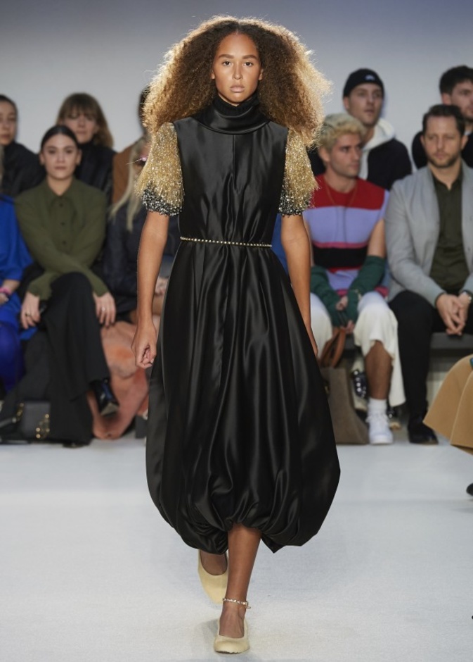 مجموعة JW Anderson للالبسة الجاهزة من اسبوع الموضة في لندن 2020