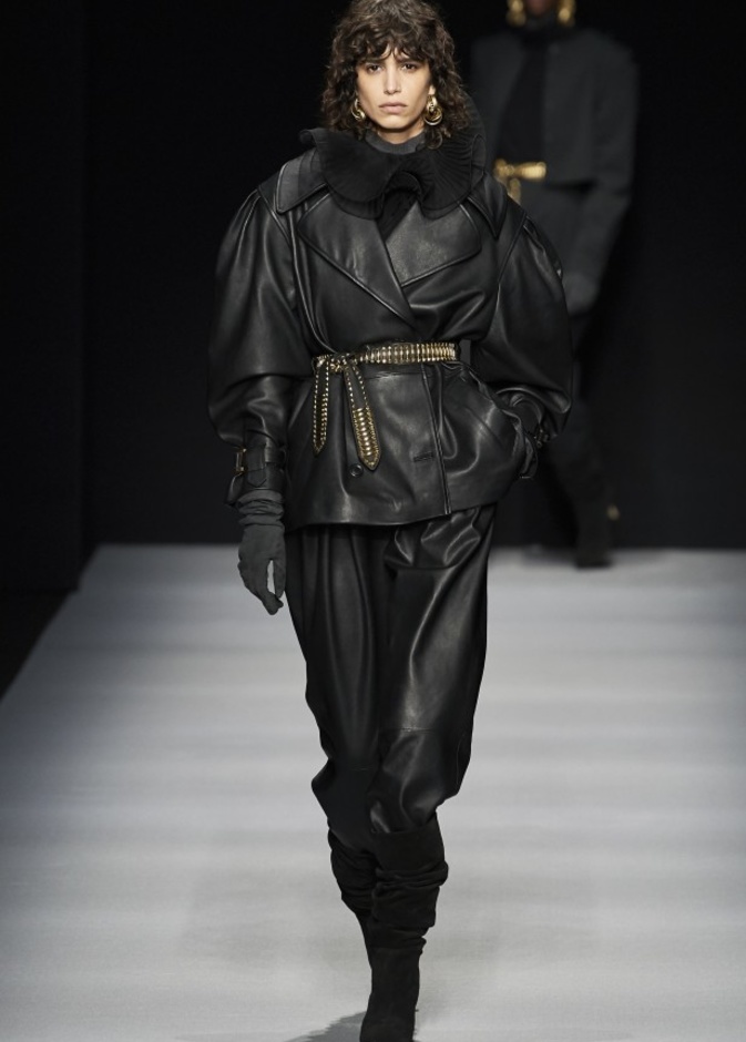 مجموعة Alberta Ferretti الفاخرة خلال اسبوع الموضة في ميلانو لخريف وشتاء 2020-2021