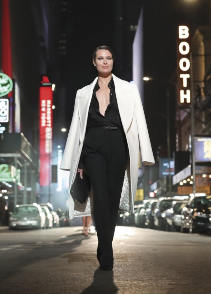 عرض مجموعة مايكل كورس Michael Kors لخريف وشتاء 2021 بمناسبة الذكرى الأربعين للدار