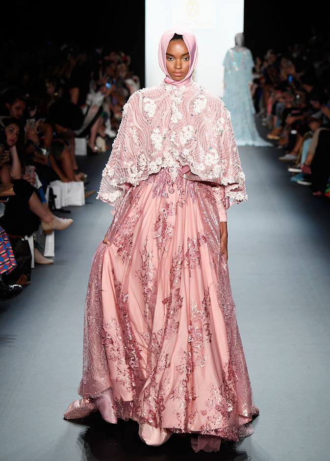 لأول مرة في التاريخ... عرض كامل للمحجبات في نيويورك!