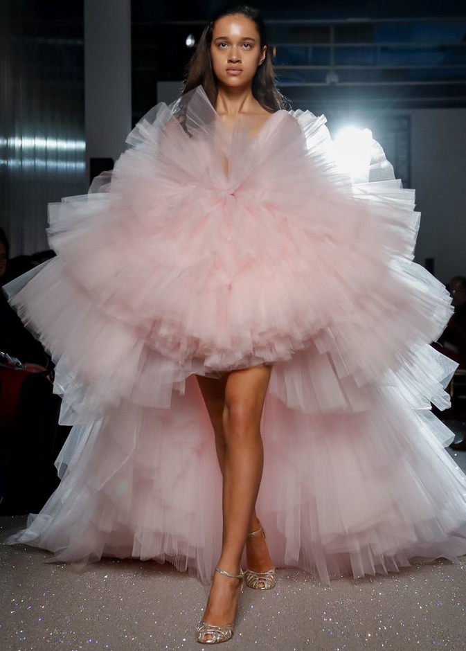 مجموعة الألبسة الراقية من جيامباتيستا فالي لربيع 2019