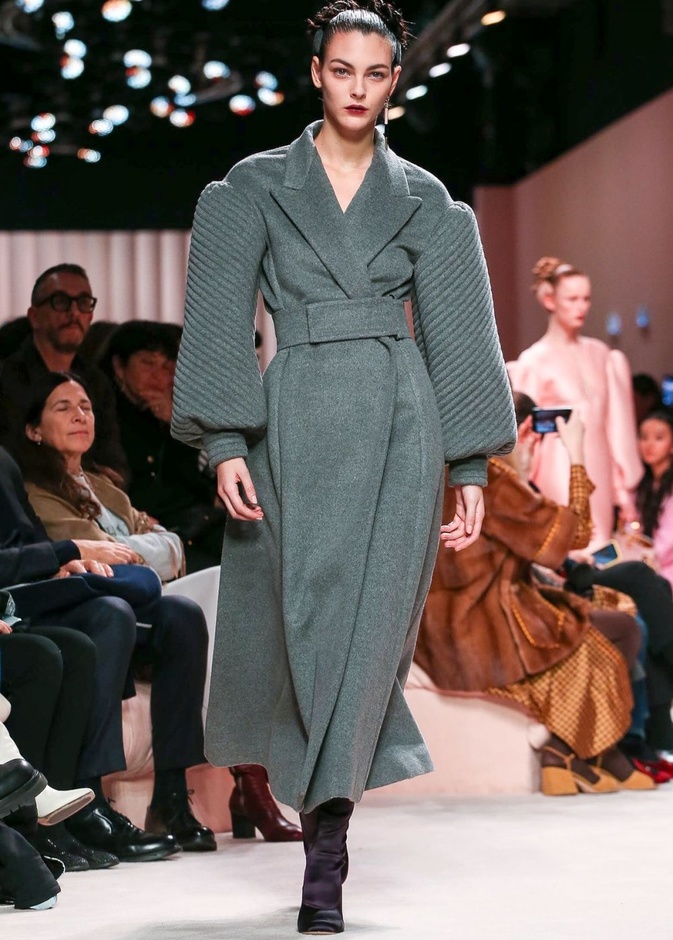 مجموعة فندي FENDI لخريف وشتاء 2020-2021 خلال اسبوع الموضة في ميلانو 