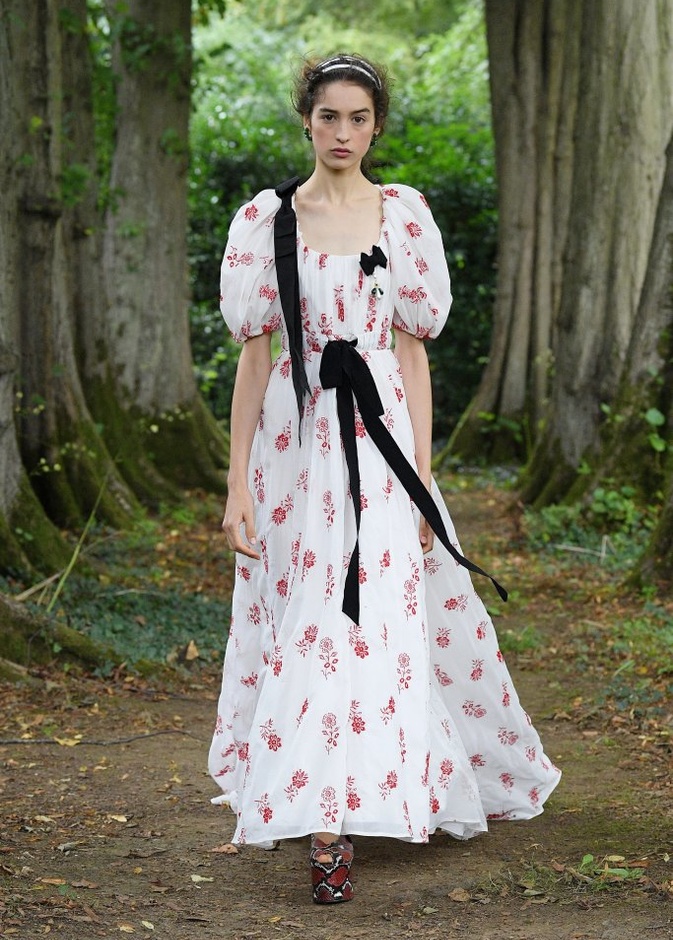 عرض ازياء Erdem لربيع وصيف 2021 من اسبوع لندن للموضة