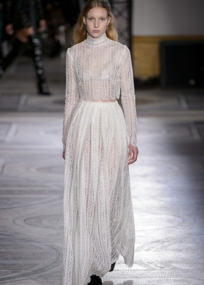 مجموعة Giambatista Valli من الألبسة الفاخرة لربيع وصيف 2018