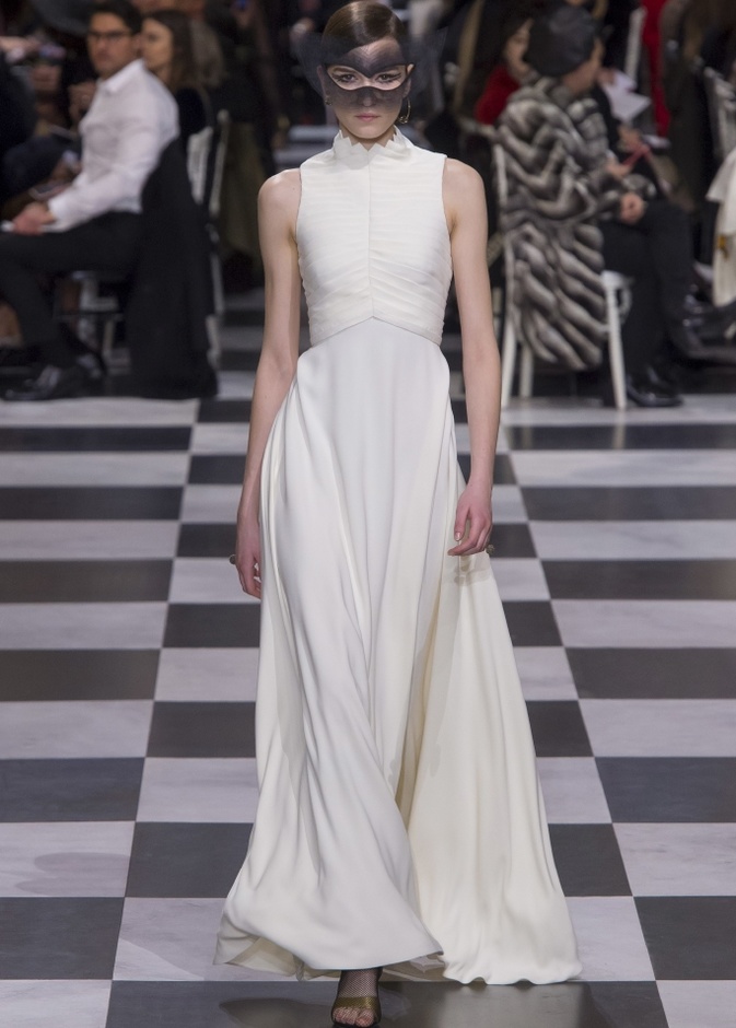 عرض أزياء كريستيان ديور لربيع 2018