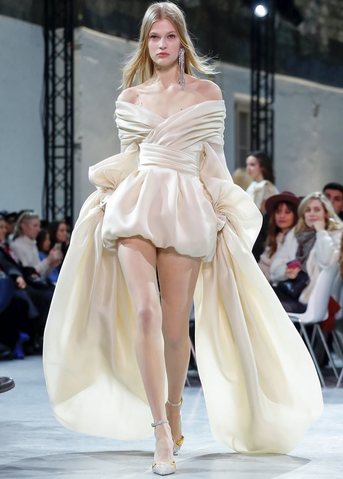 مجموعة الألبسة الراقية من ألكسندر فوتييه لربيع 2019