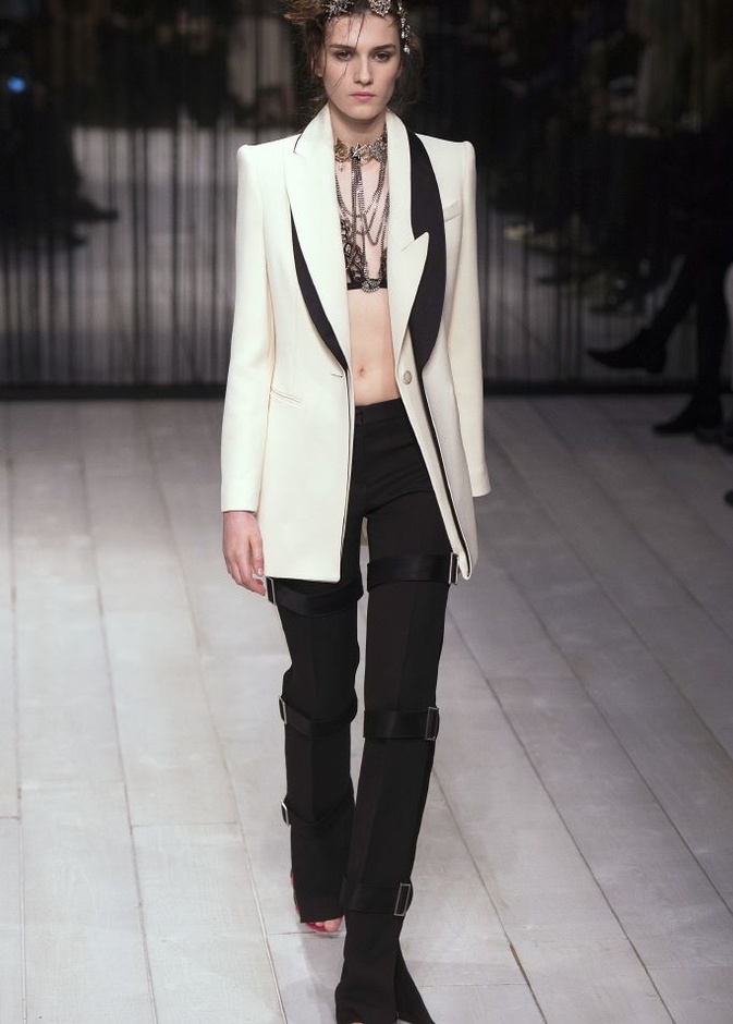 مجموعة الكسندر ماكوين لخريف وشتاء 2016