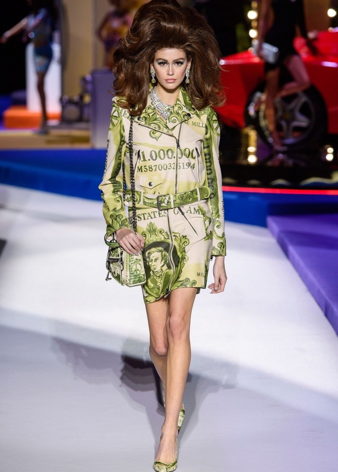 مجموعة Moschino  للألبسة الجاهزة لخريف و شتاء 2019