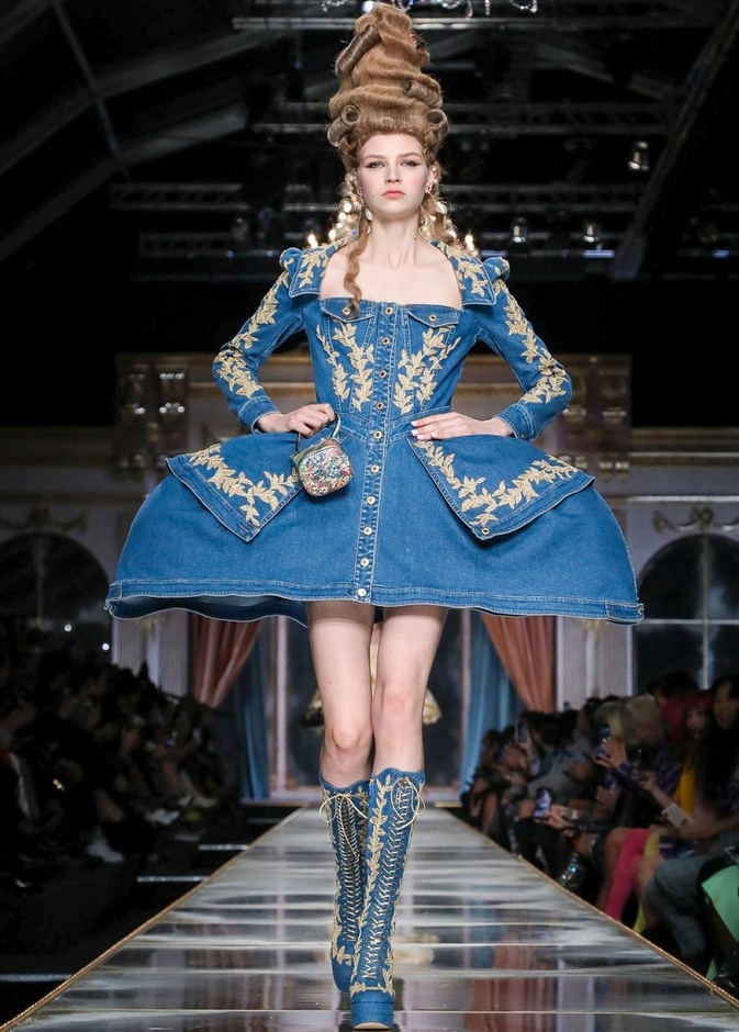 مجموعة موسكينو MOSCHINO لخريف وشتاء 2020-2021 من ميلانو