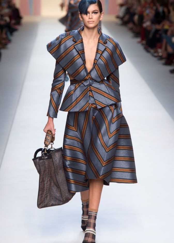 مجموعة Fendi لربيع وصيف 2018 للأزياء الجاهزة !