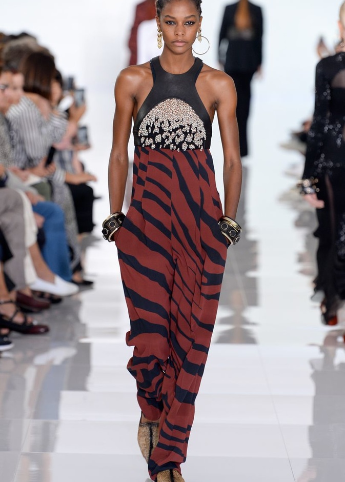 مجموعة روبيرتو كافالي لموسم ربيع وصيف 2018