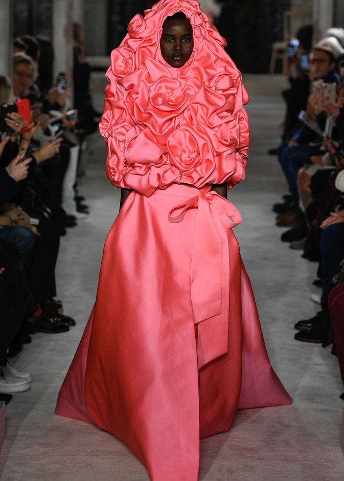 عرض أزياء فالنتينو لربيع 2019